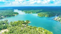 Relaxing 4-Bedroom Cottage on Smith Lake