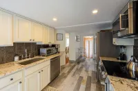 Soulas Martha's Vineyard Victorian Beach House, Walk to Inkwell Beach & Town