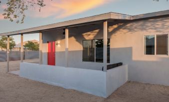 Skull Rock Cottage - Walk To Town & Hot Tub, Star Gazing 1 Bedroom Home