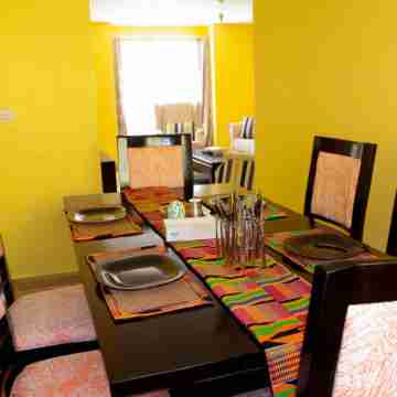 Cozy Apartment in a Quiet safe Estate Dining/Meeting Rooms