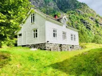Original fjord house in its own beautiful fjord arm of the Sognefjord Hotele w: Vik
