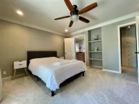 Charming 3-bedroom summer house in Cameron Park with pool Hotels in Cameron Park