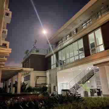 Spacious  Lower floor at abreeza place towers Hotel Exterior