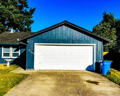 Charming 3- bedroom house with WiFi and AC in delightful Vancouver Hotels in Five Corners