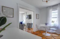 The Blue Bungalow- NC State, ITB, Cameron Village