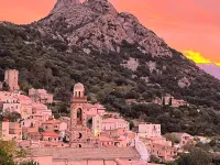 Large Family House with swimming pool in the village of Lumio