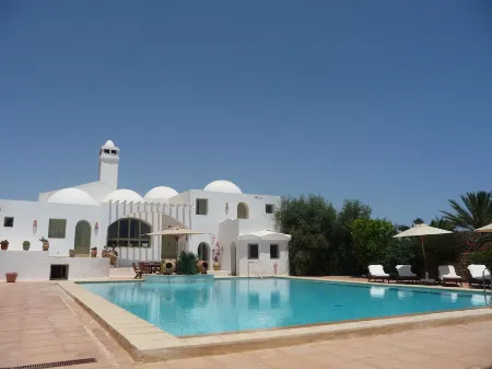 Maison Lila Dans le Domaine Dar Marzouk Avec Grande Piscine Отели в г. Beni Maaguel