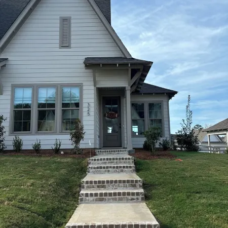 Charming & Spacious Townhome on North College Street in Auburn