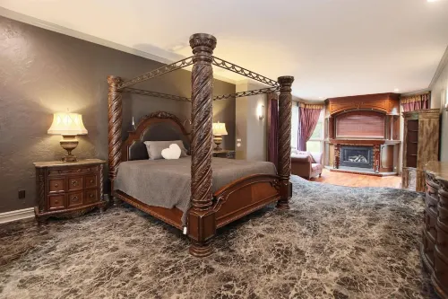 Indoor Pool-Golf Simulator-RaceCar Simulator-HotTub-Movie Theatre-Pool Tables