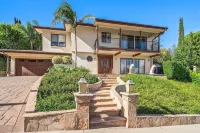 Gorgeous 5 bedroom Tropical Home with Costa Rica Backyard