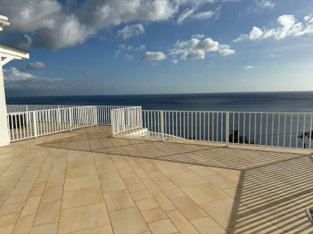 Cozy One-Bedroom Apartment with Stunning Views