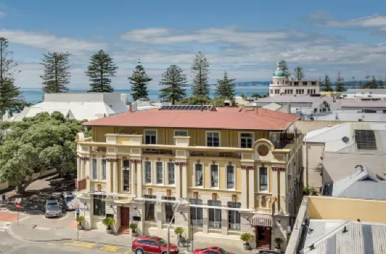 Art Deco Escape - Inner City Apartment Napier Hotels in 
