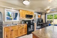 Remodeled Albany 1Bdrm, Modern, Pet Friendly Fenced Yard, Work Station, Laundry!