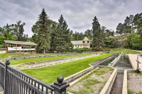 Central Creekfront Spearfish Apt by City Park - Homestays