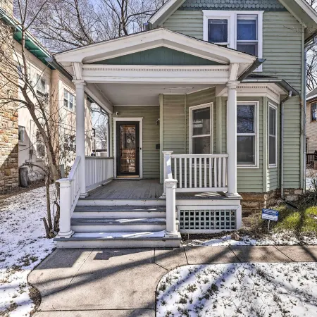 Newly Renovated Home Close to Dtwn Lawrence!