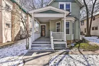 Newly Renovated Home Close to Dtwn Lawrence!