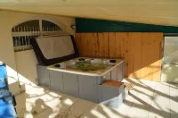 Appartement Cosy de 120 m2 Situé à Rasteau . Animaux de Compagnie Acceptés Hotels in Rasteau