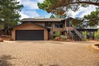 Mid-century Gem w/ Views, Hot Tub & Sunroom Lounge Red Rock Haven by Avantstay