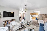 Close to Von Stiehl Winery and Minutes to Beach - Stylish Escape