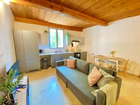 - Cocoon in the heart of the Var -