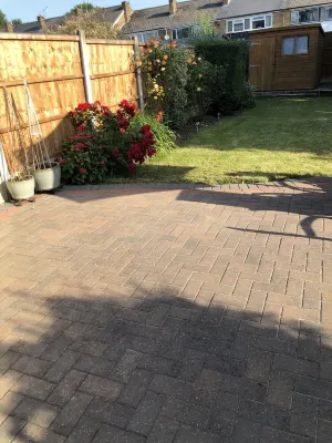 Peaceful 3 bed House Hotels in Basildon