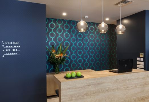 2. 트렌디 호텔 바..