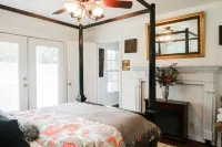 Gated Private Hilltop Villa, 3 bed, 3 bath, pool, spa on 50 acres, near airport