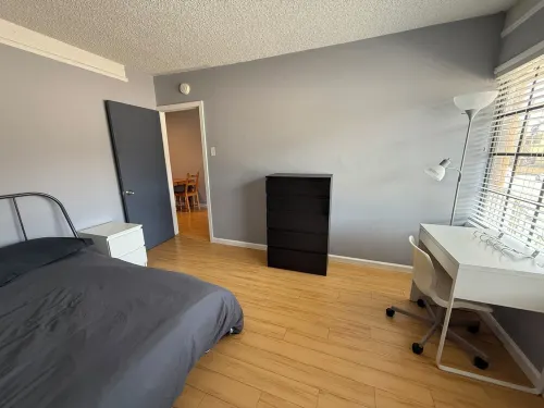 3-bedroom house near downtown Los Angeles with AC, WiFi, parking, & laundry