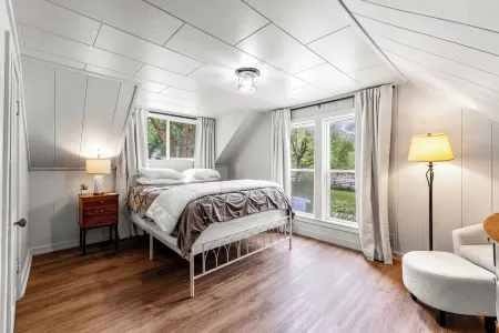 Farmhouse on Main - historic home in the heart of Riggins Отели в г. Риггинс