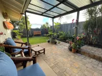 Hula Hale - Walk to Cafe - At start of the Road to Hana