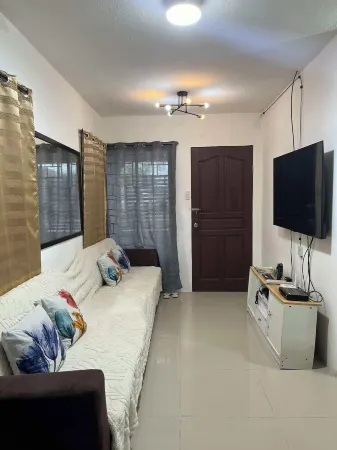 Vin's Place Tagum City Отели в г. Тагум Сити