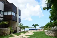 Charming 1-Bedroom Apartment in Río Lagartos. AC, Rooftop Deck & Private Pier -L Hotels in Rio Lagartos