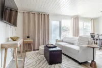 Chic 1 Bedroom Apartment w/ Comfy King Bed