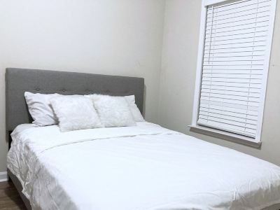Lovely 1 Bed Room unit with Free Parking