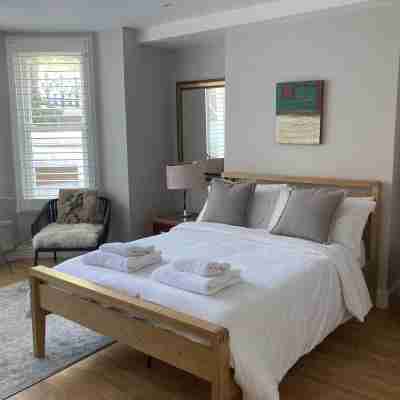 Garden flat in central Hove, close to the beach, shops, bars and restaurants Rooms