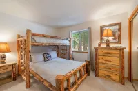 Modern upgraded Tahoe Donner 3BR mountain cabin! Pet friendly!