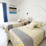 Apartment (second floor) one block from the beach, CLUB SANTIAGO, Manzanillo Hôtels à : 