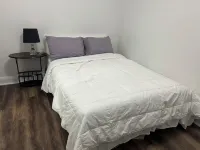 A little 5 Stars Living in Oshawa just second to 401, minute to Oshawa Mall.