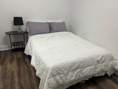 A little 5 Stars Living in Oshawa just second to 401, minute to Oshawa Mall. Hotels near Memorial Park