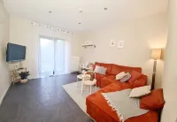 Ferienwohnung mit Sonnenterrasse und Blick auf die Sauer Hotels in Langsur