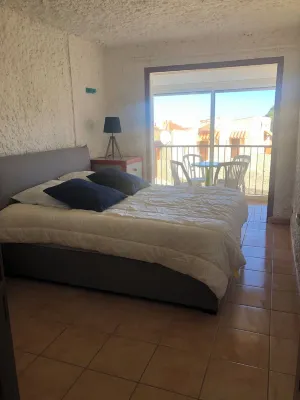 Apparently comfortable 1 Ch Marine