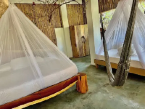 Tree house at a superb virgin bay with starlink Hotels in 