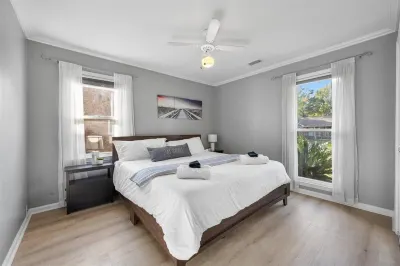 New! Cozy 4bd with pool in Summerville Hotels near Middleton Place Equestrian Center