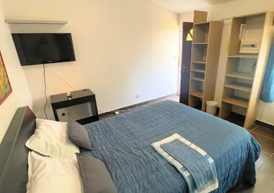 Studio with kitchen 15min by train from Paris. Parc des Prés sous la Ville附近的飯店