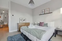 Modern & Charming Cottage Flat | Parking, Garden, Short walk to train, Eateries Hotel a Leyton