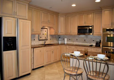 Luxury In-Law Suite at Stunning Executive Home Newnan- Private Entrance