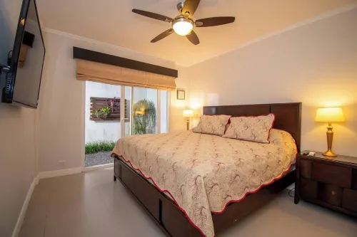 Beautiful Condo just steps from Avenida Escazu!