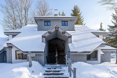 Fully Renovated 2 Bedroom Condo at The Woods Resort & Spa in Killington, Vermont