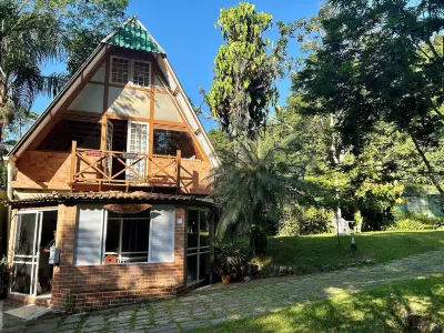 Cozy chalet in harmony with nature in the Tijuca Forest in Rio de Janeiro. 博阿維斯塔上城住宿飯店