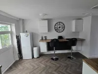 4-min drive from NEC/BHX Airport/HS2 - Sleeps 10 guest.